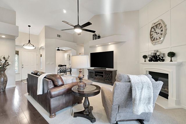 558 W Serena Avenue, Clovis, CA 93619