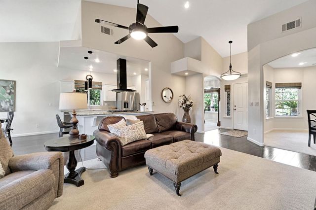558 W Serena Avenue, Clovis, CA 93619