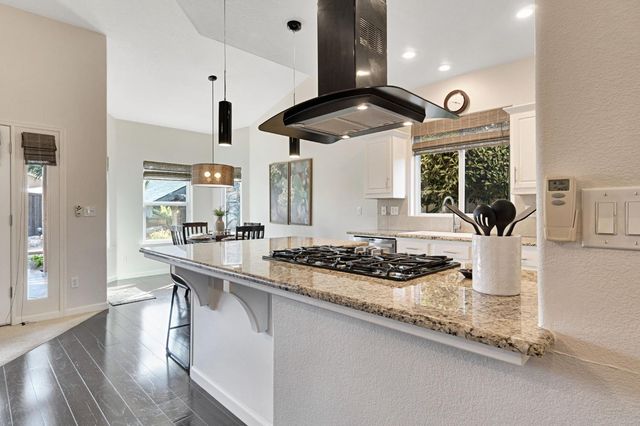 558 W Serena Avenue, Clovis, CA 93619