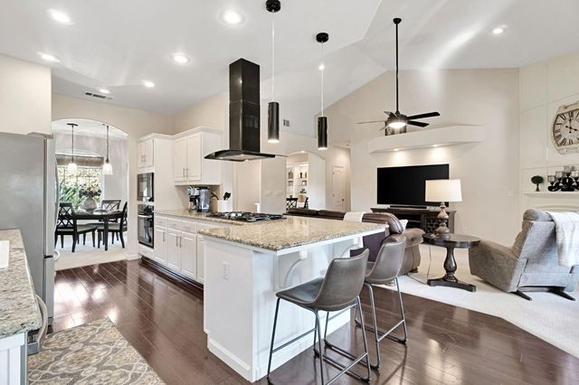 558 W Serena Avenue, Clovis, CA 93619