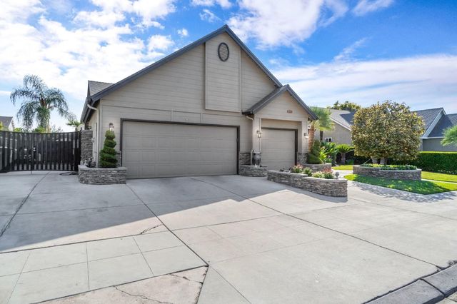 558 W Serena Avenue, Clovis, CA 93619