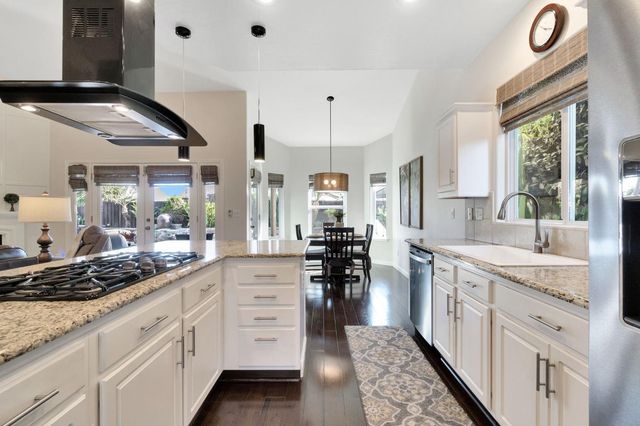 558 W Serena Avenue, Clovis, CA 93619