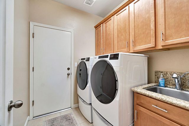 558 W Serena Avenue, Clovis, CA 93619