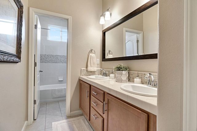 558 W Serena Avenue, Clovis, CA 93619