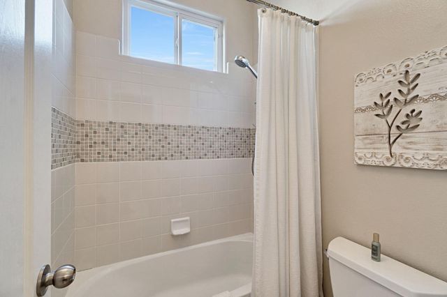 558 W Serena Avenue, Clovis, CA 93619