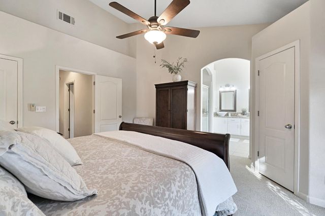 558 W Serena Avenue, Clovis, CA 93619