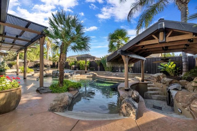 558 W Serena Avenue, Clovis, CA 93619