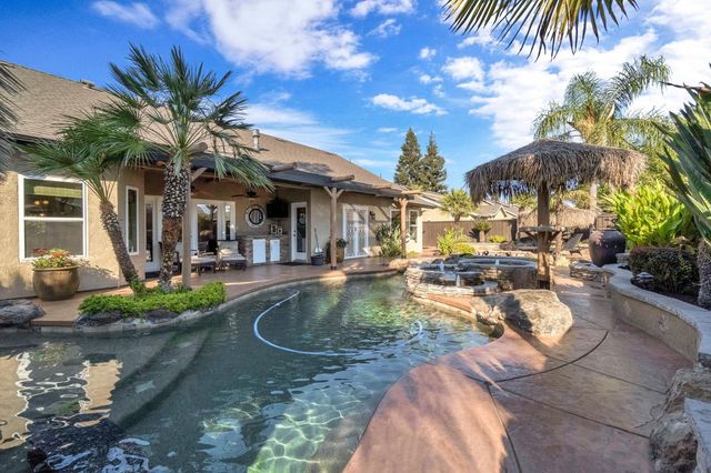 558 W Serena Avenue, Clovis, CA 93619
