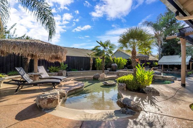 558 W Serena Avenue, Clovis, CA 93619
