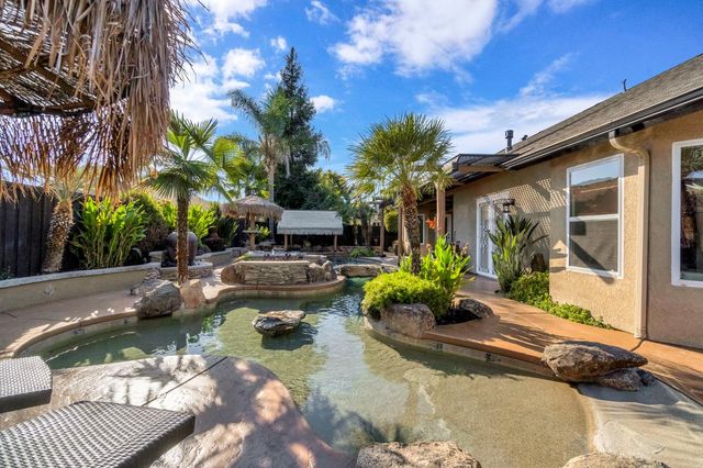 558 W Serena Avenue, Clovis, CA 93619