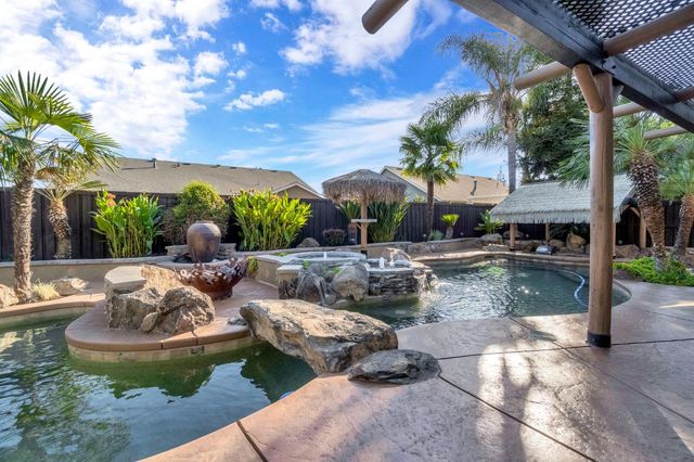 558 W Serena Avenue, Clovis, CA 93619
