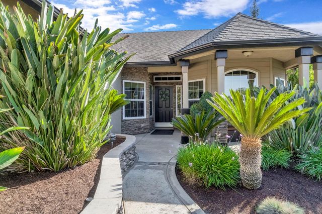 558 W Serena Avenue, Clovis, CA 93619