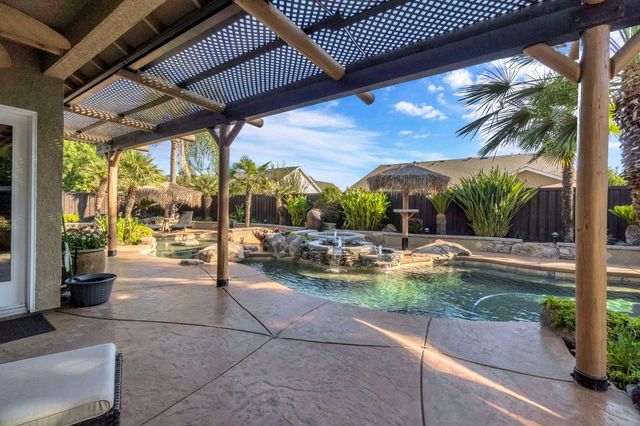 558 W Serena Avenue, Clovis, CA 93619