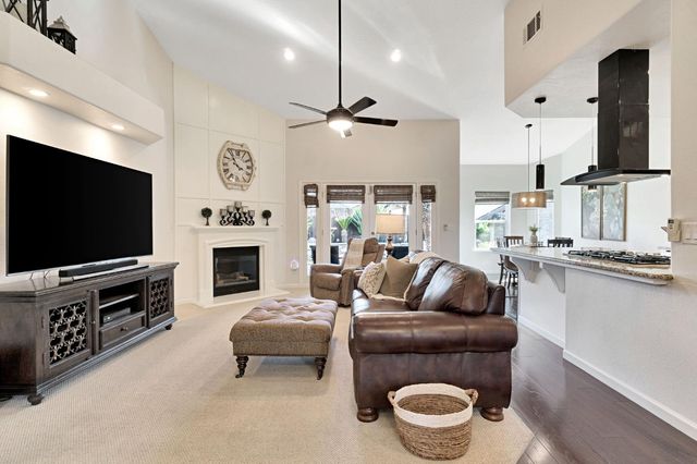 558 W Serena Avenue, Clovis, CA 93619