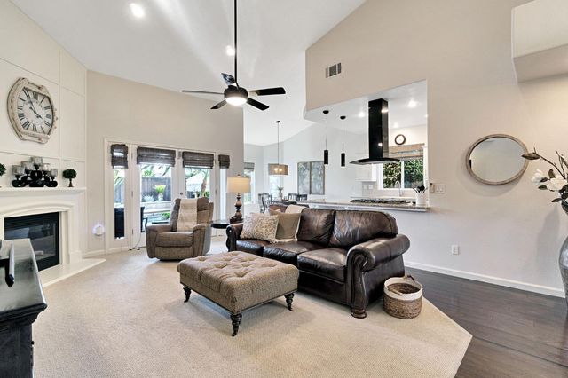 558 W Serena Avenue, Clovis, CA 93619
