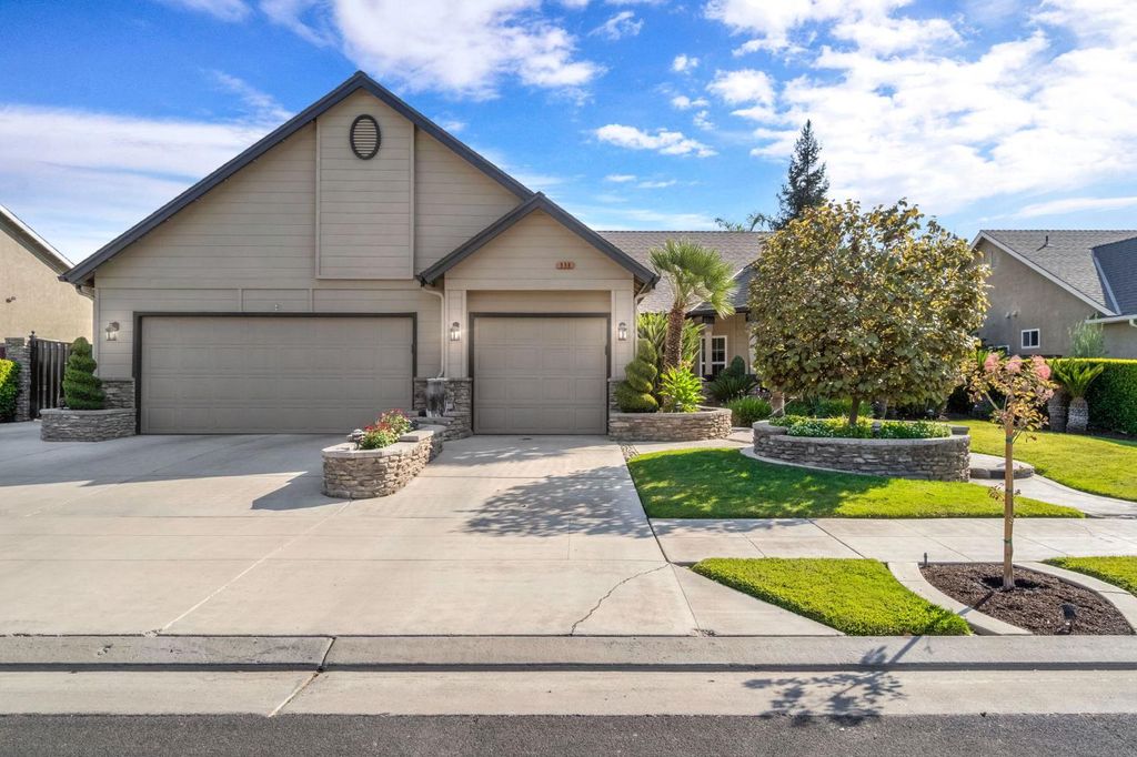 558 W Serena Avenue, Clovis, CA 93619