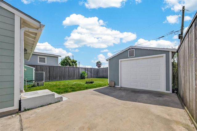 5721 Sylvia Drive, Galveston, TX 77551