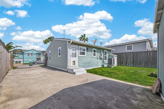 5721 Sylvia Drive, Galveston, TX 77551