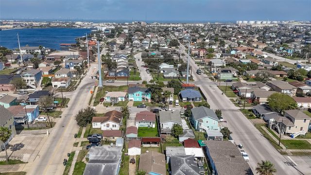 5721 Sylvia Drive, Galveston, TX 77551