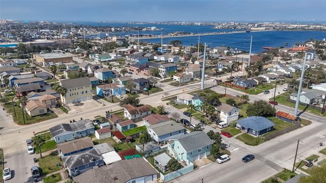5721 Sylvia Drive, Galveston, TX 77551