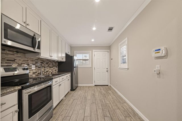 5721 Sylvia Drive, Galveston, TX 77551