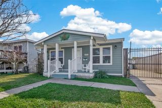 5721 Sylvia Drive, Galveston, TX 77551
