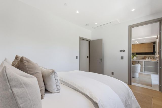 137 Oakview Drive, San Carlos, CA 94070