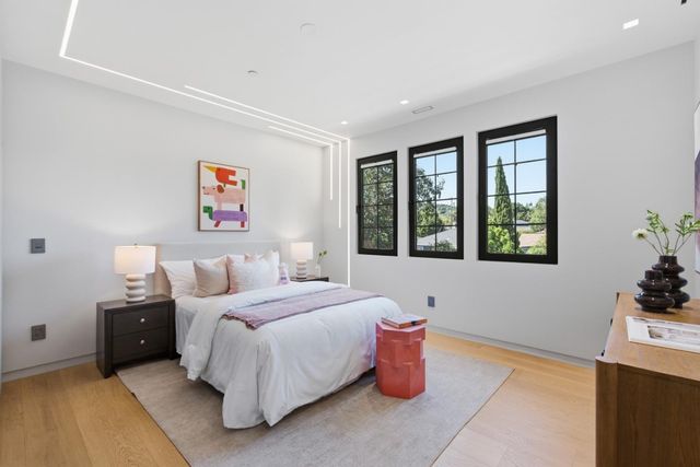 137 Oakview Drive, San Carlos, CA 94070