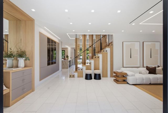 137 Oakview Drive, San Carlos, CA 94070