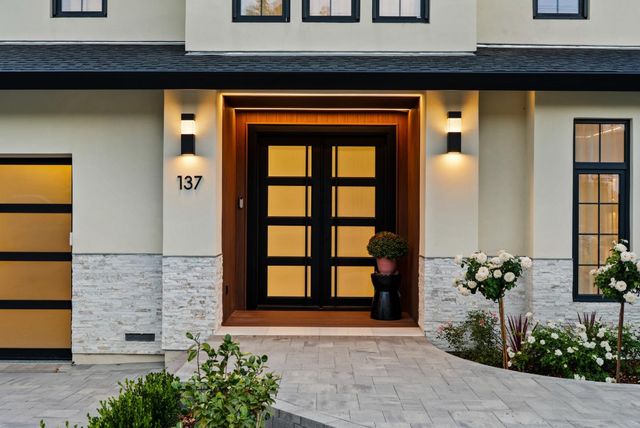137 Oakview Drive, San Carlos, CA 94070