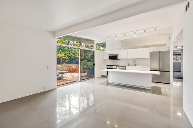 5229 S Overbrook Way, Sacramento, CA 95841