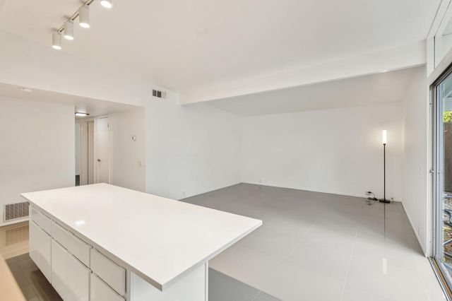 5229 S Overbrook Way, Sacramento, CA 95841