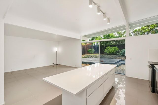 5229 S Overbrook Way, Sacramento, CA 95841