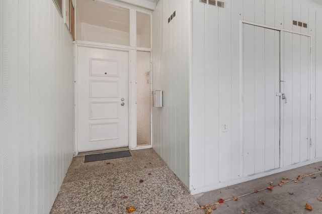 5229 S Overbrook Way, Sacramento, CA 95841