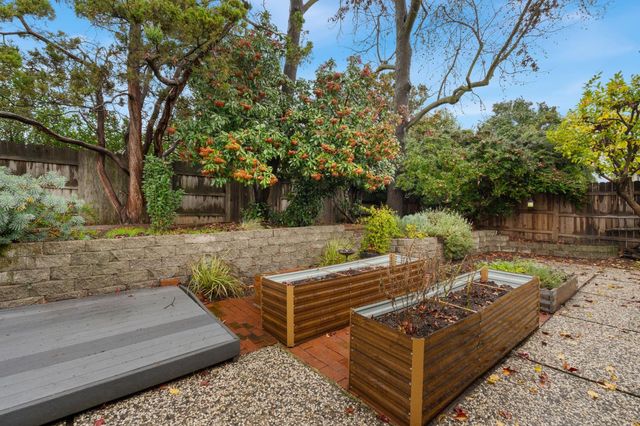 5229 S Overbrook Way, Sacramento, CA 95841