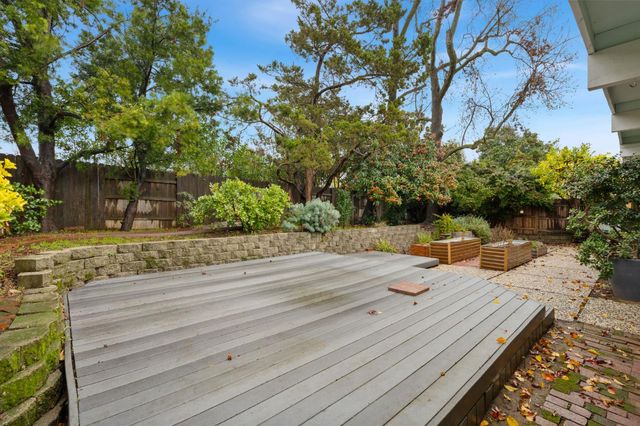 5229 S Overbrook Way, Sacramento, CA 95841