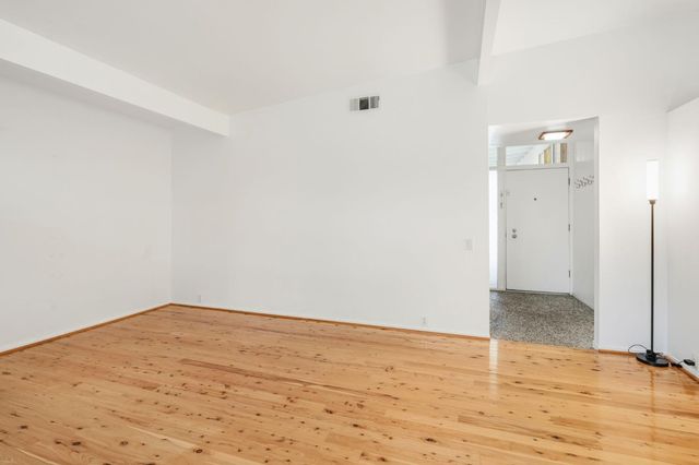 5229 S Overbrook Way, Sacramento, CA 95841