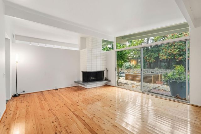 5229 S Overbrook Way, Sacramento, CA 95841