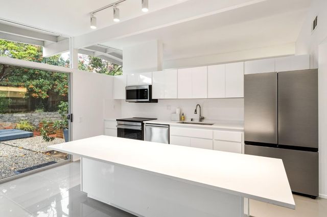 5229 S Overbrook Way, Sacramento, CA 95841