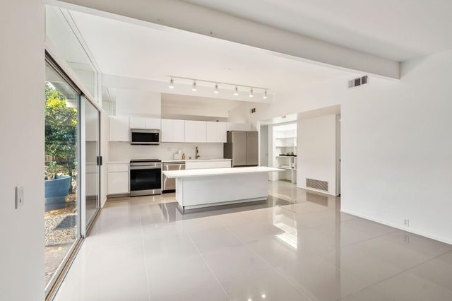 5229 S Overbrook Way, Sacramento, CA 95841