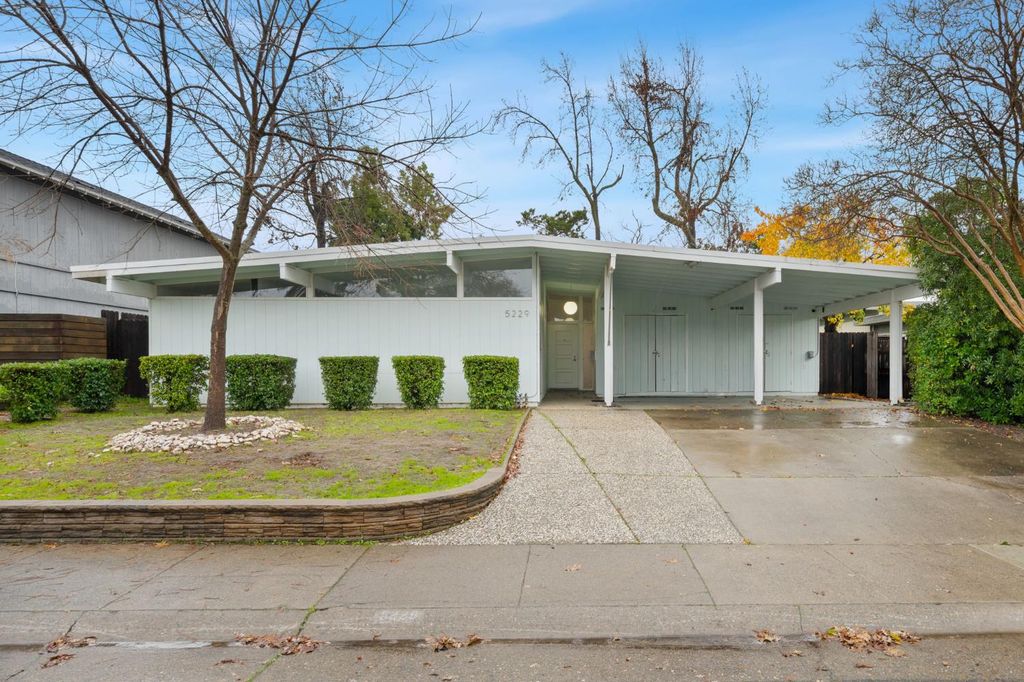 5229 S Overbrook Way, Sacramento, CA 95841
