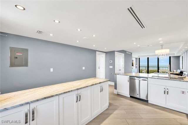 380 Seaview CT 11202, Marco Island, FL 34145