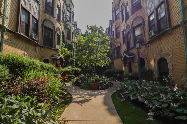 4207 N Kedvale Avenue 2C, Chicago, IL 60641