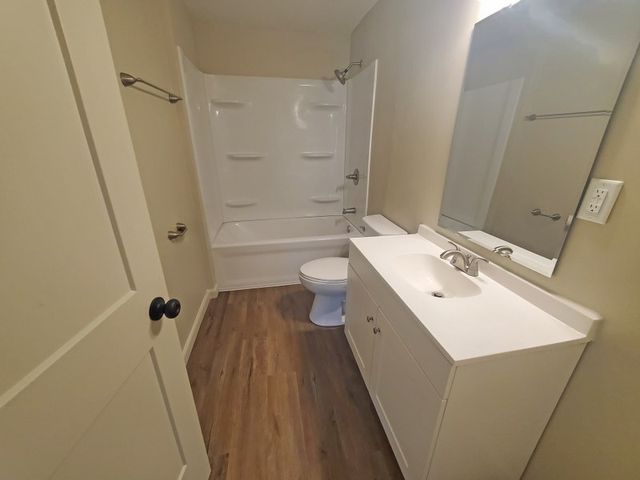 1611 36th Avenue, East Moline, IL 61244