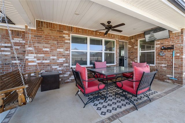 652 S Baggett Street, Prairie Grove, AR 72753