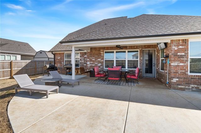 652 S Baggett Street, Prairie Grove, AR 72753