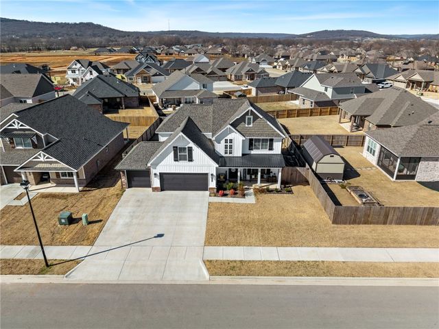 652 S Baggett Street, Prairie Grove, AR 72753