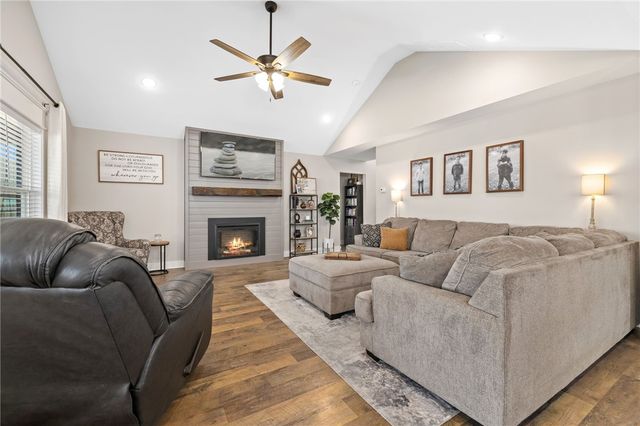 652 S Baggett Street, Prairie Grove, AR 72753