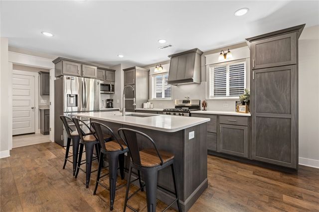 652 S Baggett Street, Prairie Grove, AR 72753