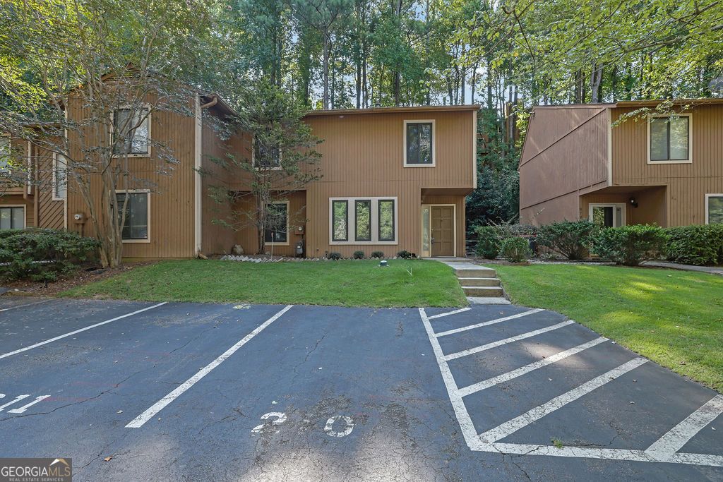 878 Lake Hollow Boulevard SW, Marietta, GA 30064 — exterior